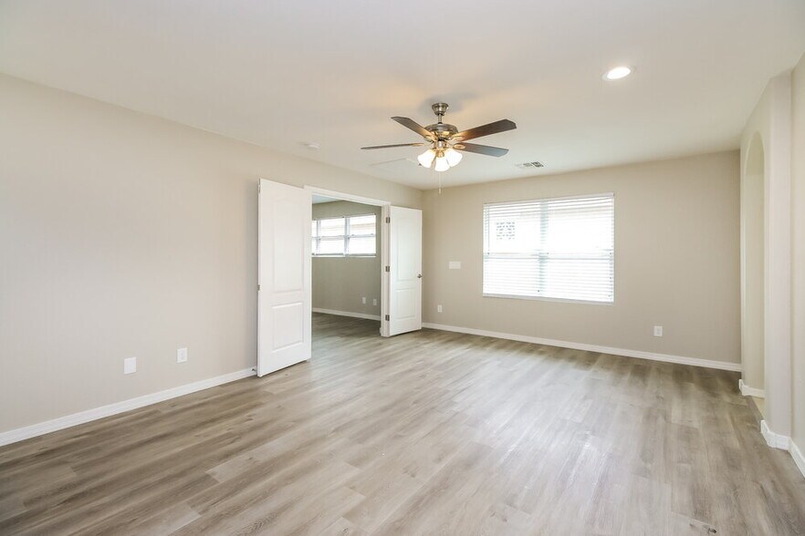 Building Photo - 1088 S Agnes Ln