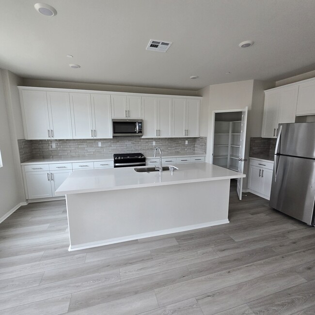 Kitchen - 32871 Forgecroft St