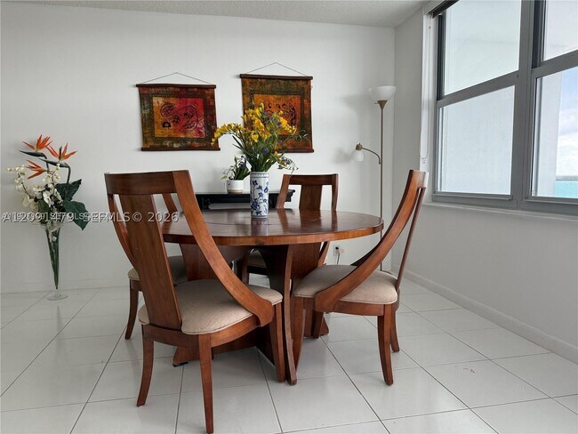 Building Photo - 9511 Collins Ave