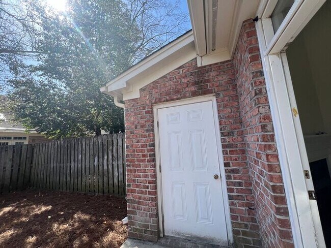Building Photo - 4BRd Carleton Place, Upscale Brick town home, 1 car garage!  Central Wilmington!