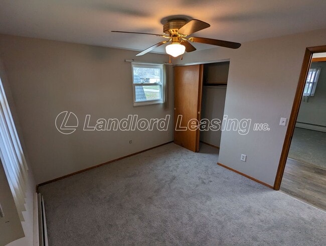 Building Photo - Updated Ranch Duplex in Lorain with Garage
