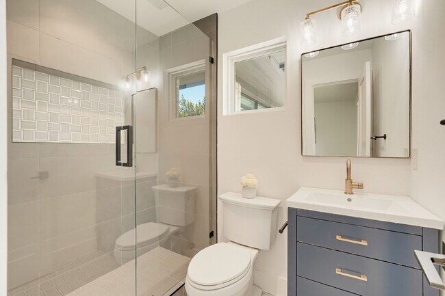 Building Photo - Modern Preston Hollow-Area Home with Resort-Style Services