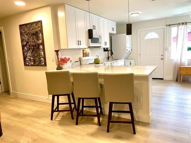 Building Photo - 415 Mapleway