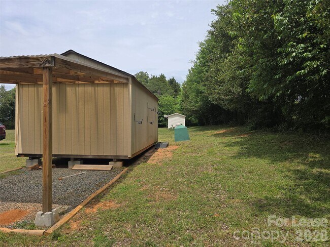 Building Photo - 123 Charleston Dr
