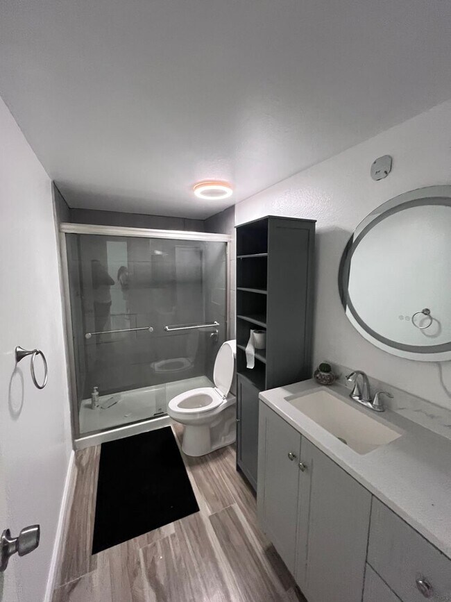 Building Photo - North Palm Springs Beauty $250 off first m...