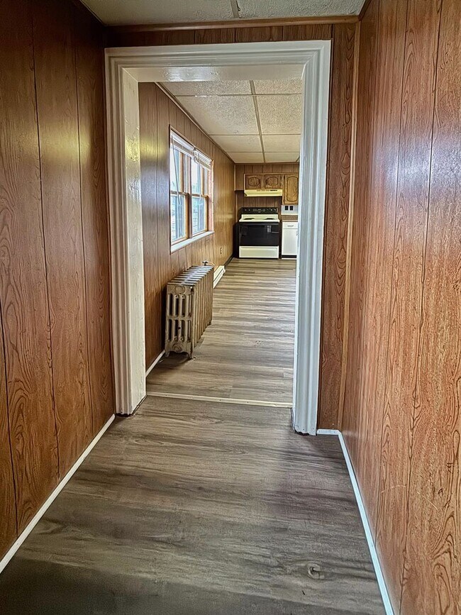 Building Photo - 252 Main St