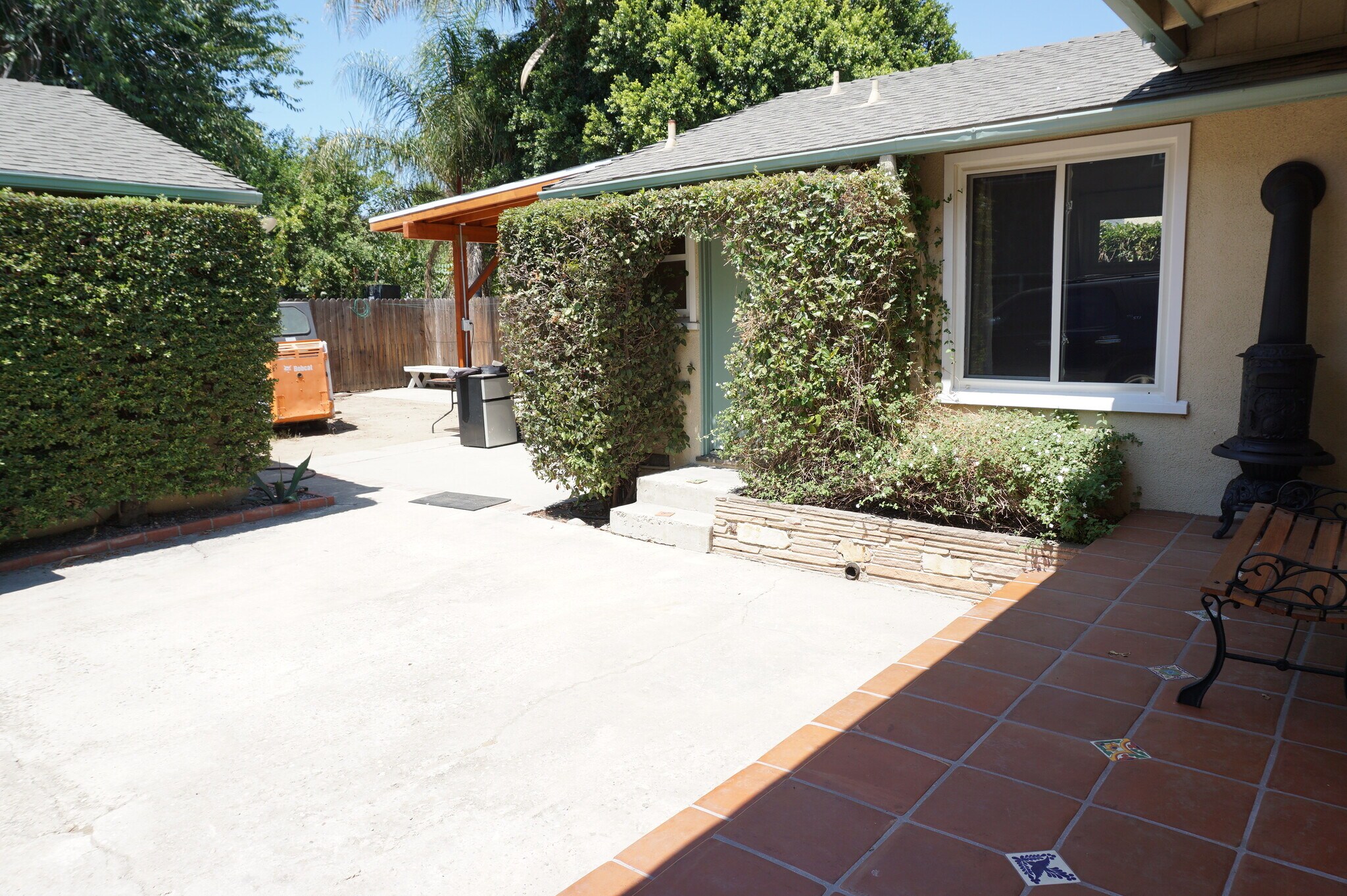 Building Photo - 10333 Jordan Ave