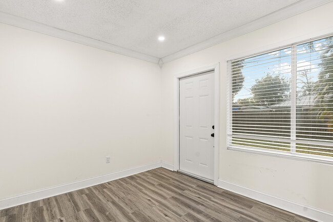Building Photo - 3215 1st Pl