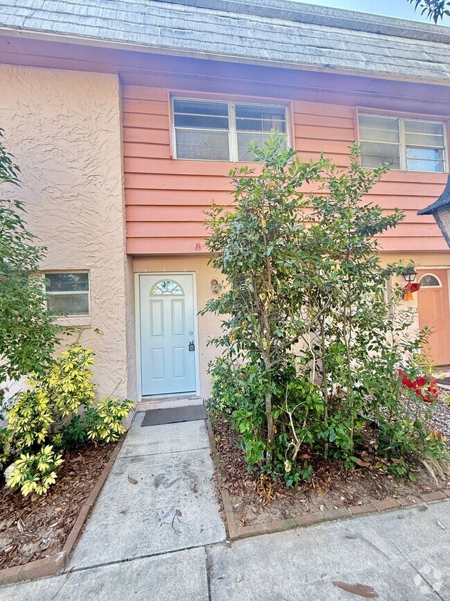 Building Photo - ROYAL OAK TOWNHOUSE CONDO