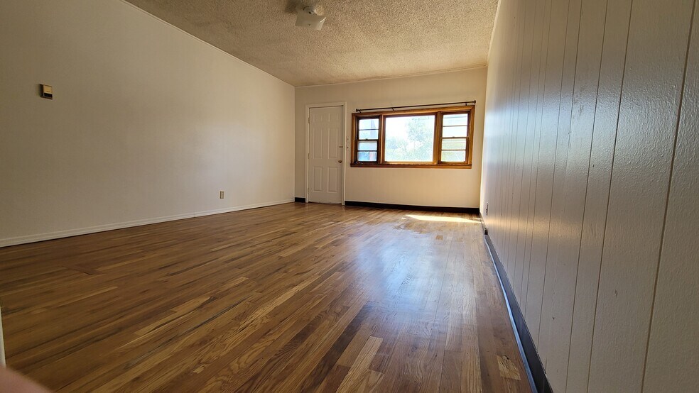 Primary Photo - 1213 S 4th St
