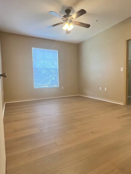 Primary Bedroom - 5512 Metrowest Blvd