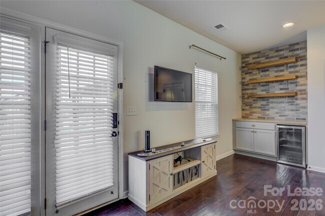 Building Photo - 1731 Evergreen Dr