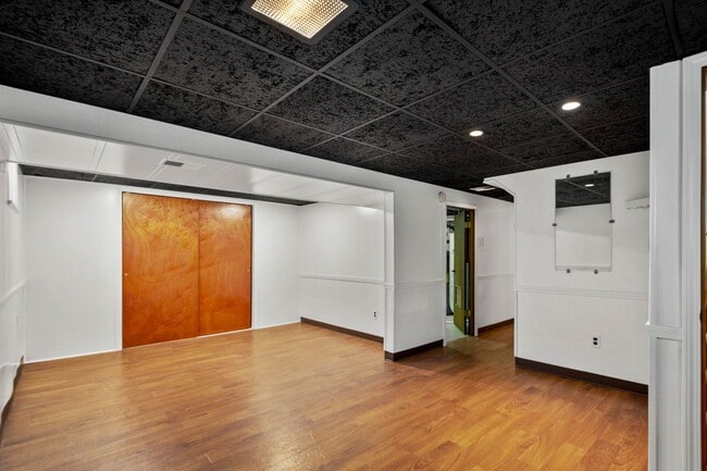 Building Photo - AVAILABLE AUGUST 1ST!! DON'T MISS TIS GORGEOUS 3 BEDROOM IN PENN HILLS!