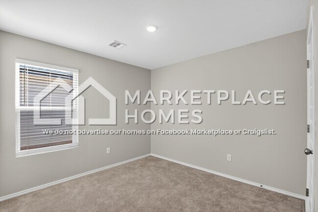 Building Photo - 812 NE 102nd Ter