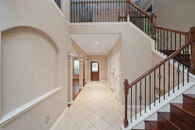 Building Photo - 8406 Oak Villa Ct