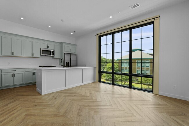 Building Photo - The 912 Building C