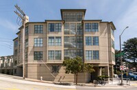 Building Photo - Twin Peaks: Remodeled Condo with Garage Pa...