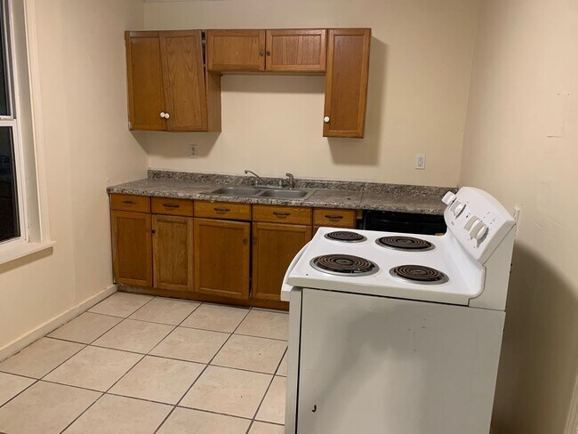 Building Photo - 2 bedroom house in Midtown accross the street from Denton Park!