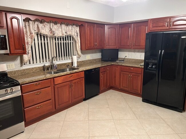 Building Photo - 58 Maple St