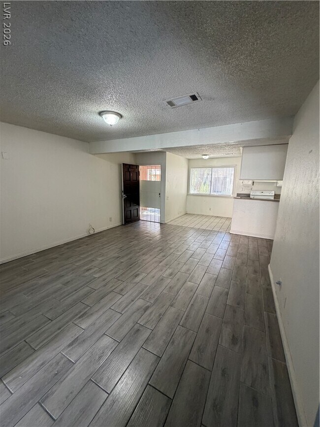 Building Photo - 2236 E Desert Inn Rd