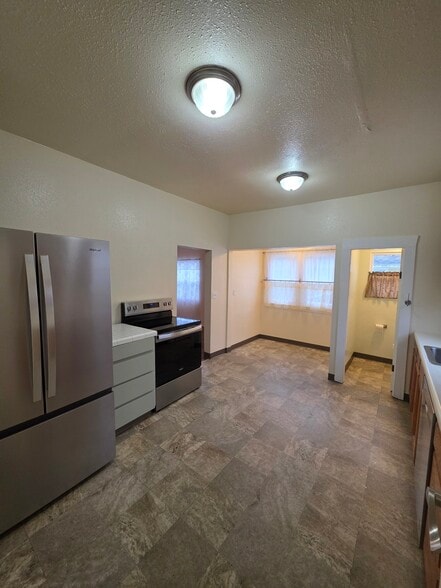 Building Photo - 2643 Sumner Ave