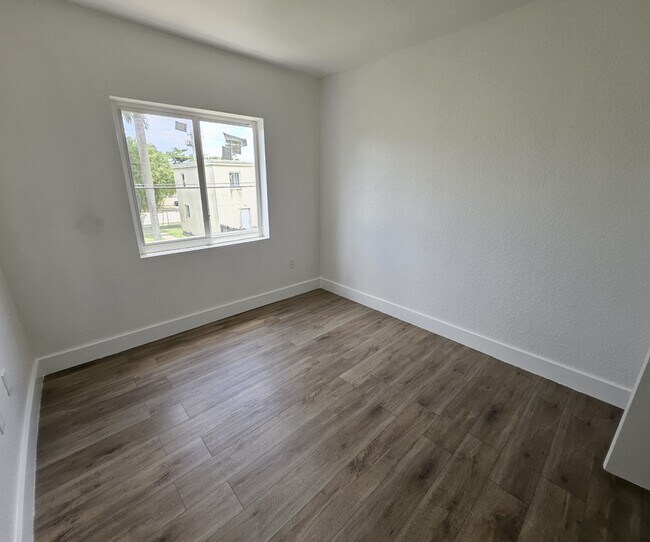 Building Photo - 450 NW 84th St