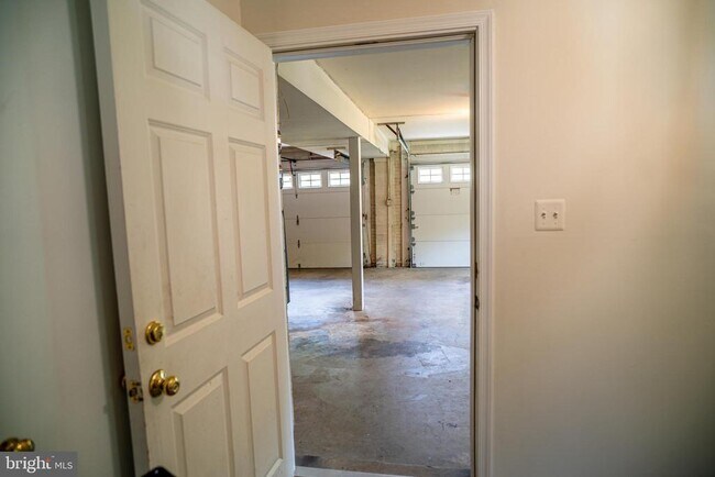 Building Photo - 5012 Larno Dr