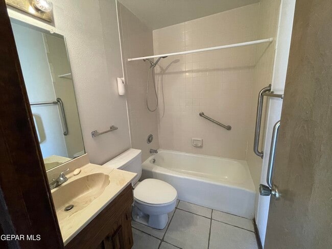 Building Photo - 10640 Islerock Dr