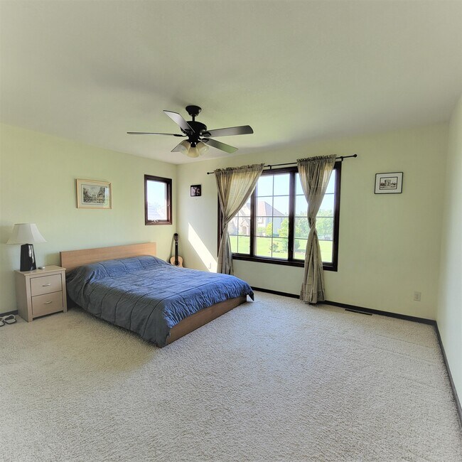 Building Photo - 520 Golden Eagle Ct