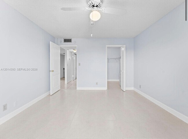 Building Photo - 8005 Lake Dr