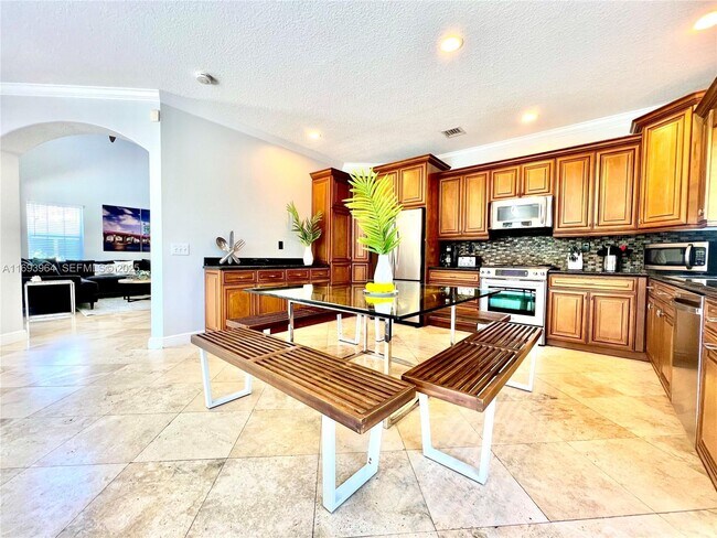 Building Photo - 854 Hollywood Blvd