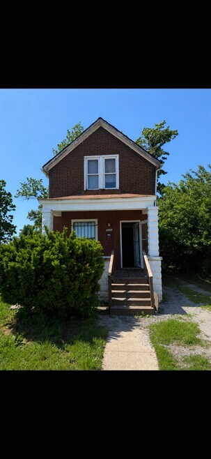 Building Photo - 2120 St Louis Ave