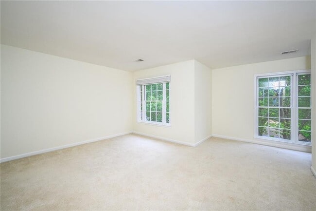 Building Photo - 1034 St James Crossing