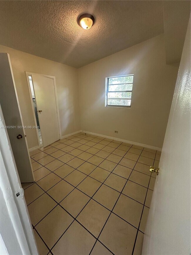 Building Photo - 821 SW 2nd St