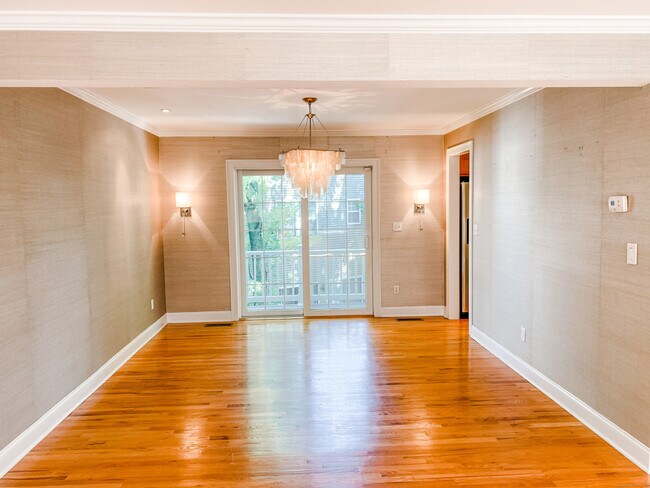 Primary Photo - 439 Glenbrook Rd