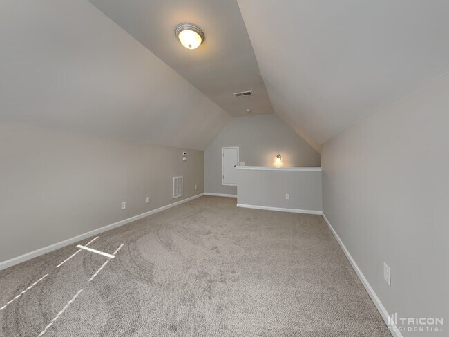 Building Photo - 415 Finch Ln