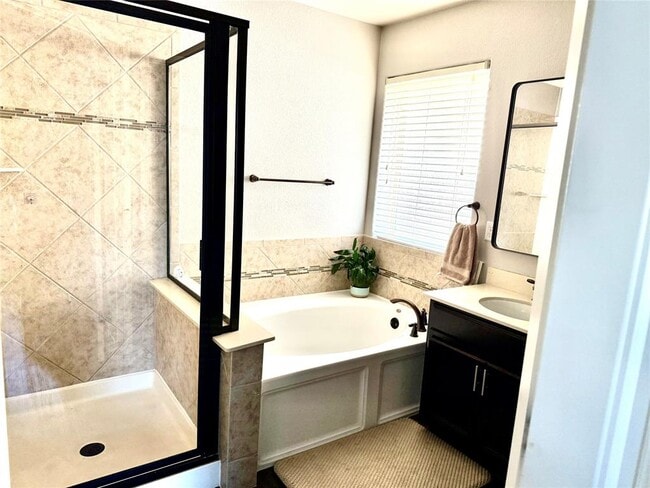 Building Photo - 2604 Garlic Creek Dr