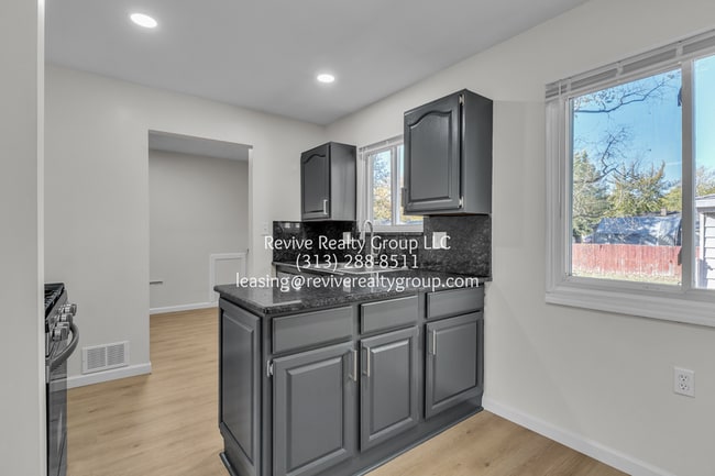 Building Photo - 15796 Kerstyn St