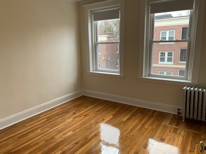 Building Photo - 11 Vinal St