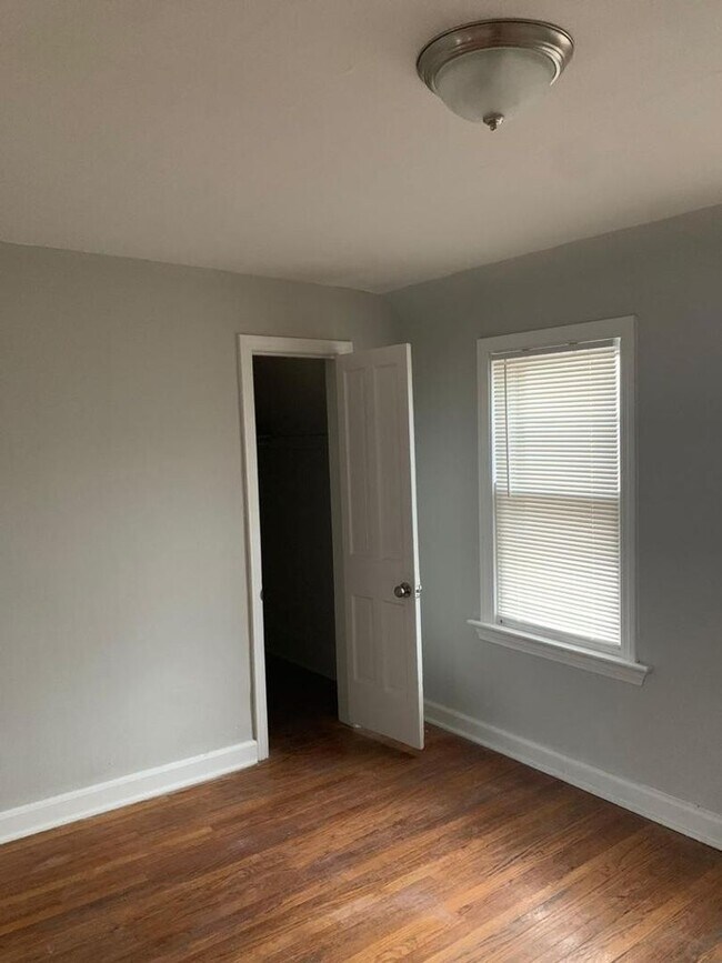 Building Photo - 1483 E 120th St