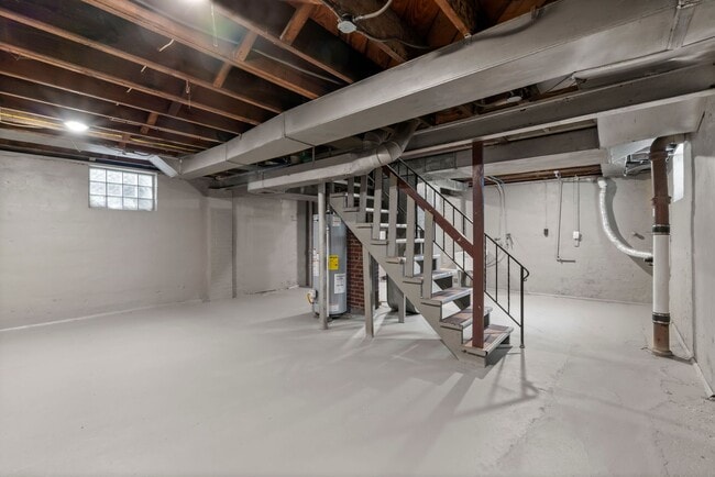 Building Photo - AVAILABLE NOW! Fully RENOVATED 3 bedroom in McKeesport!