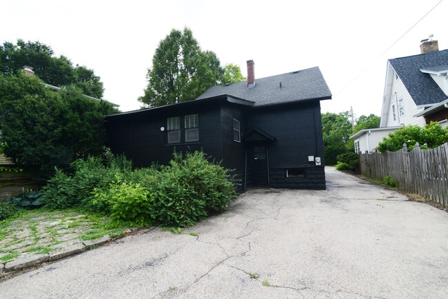 Building Photo - 724 S 5th St