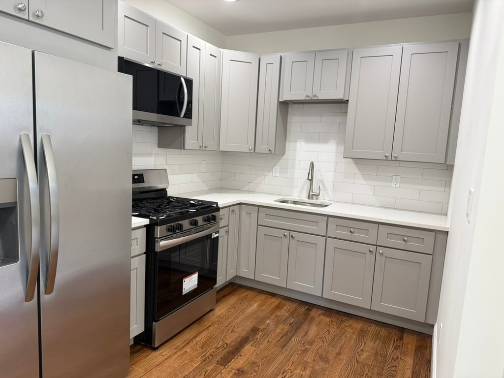 Building Photo - 272 Broadway