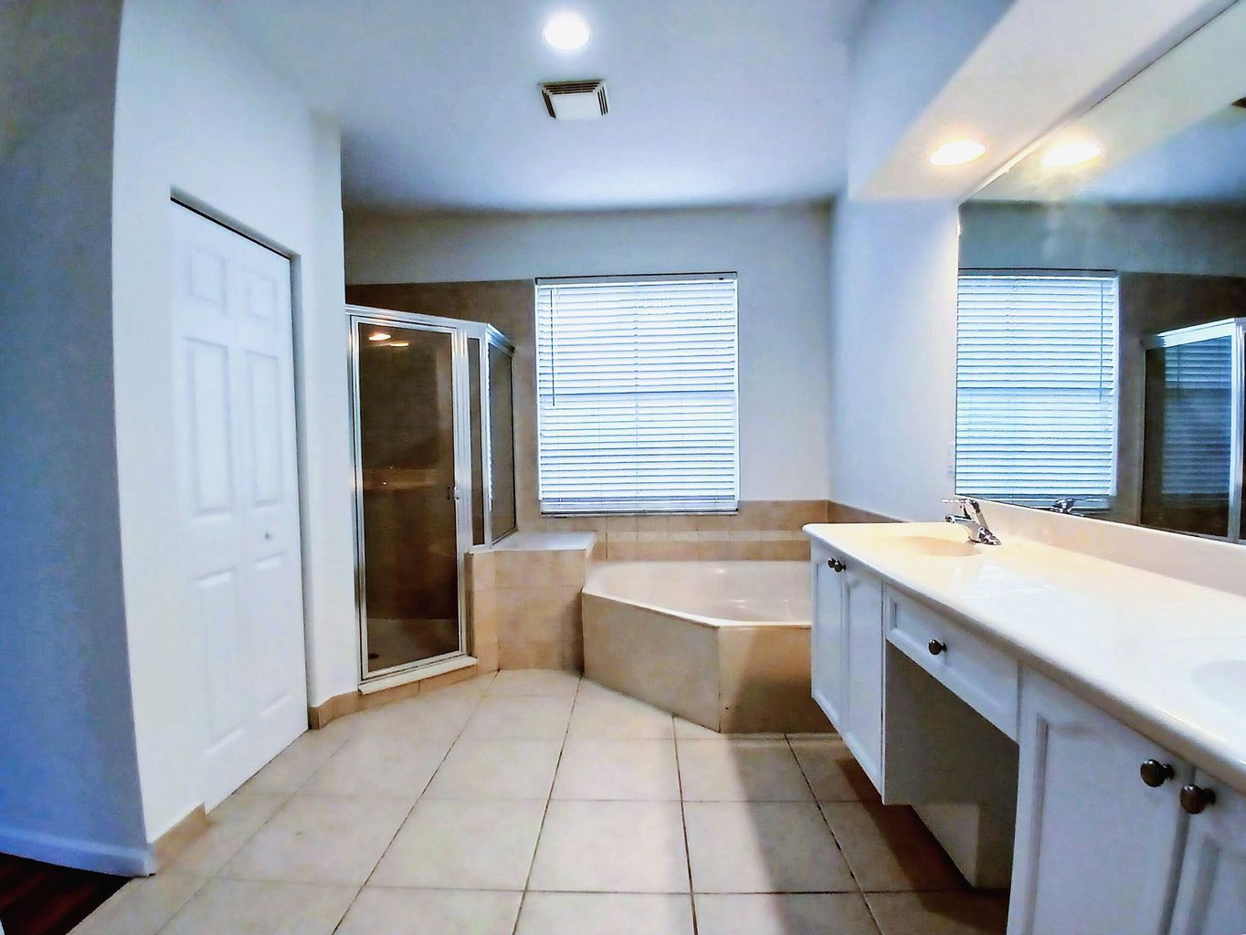 Building Photo - 1171 W Magnolia Cir
