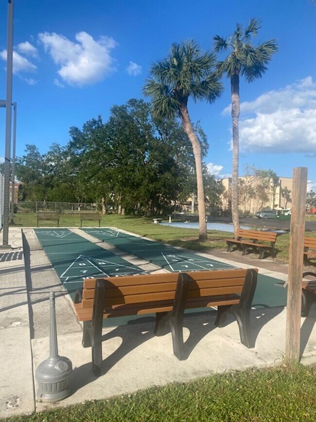 Building Photo - 1 bedroom 1 bathroom furnished condo