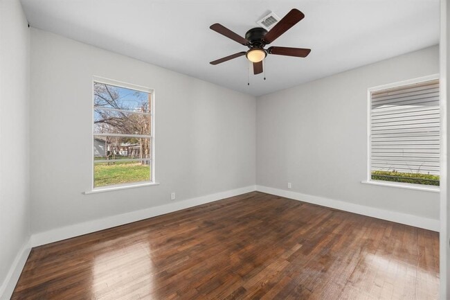 Building Photo - 1402 Kent St