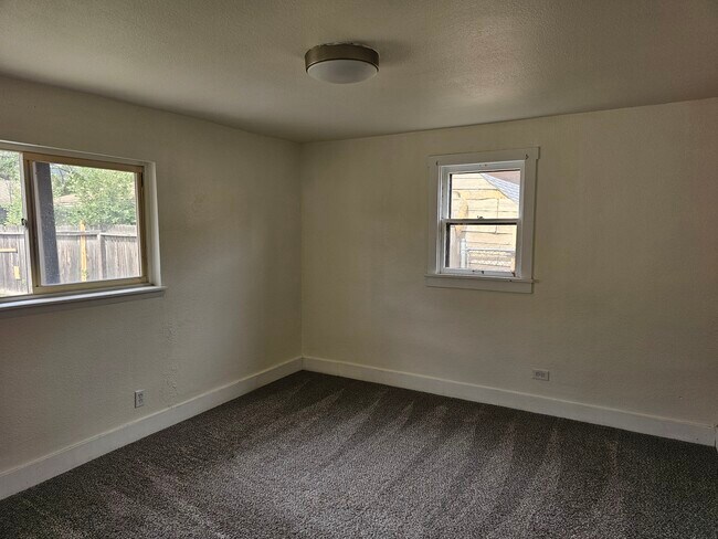 Building Photo - 626 Prospect Lake Dr
