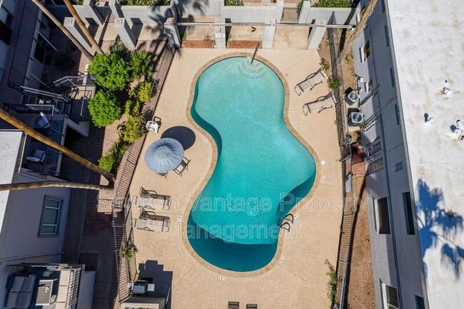 Building Photo - 4114 E Calle Redonda