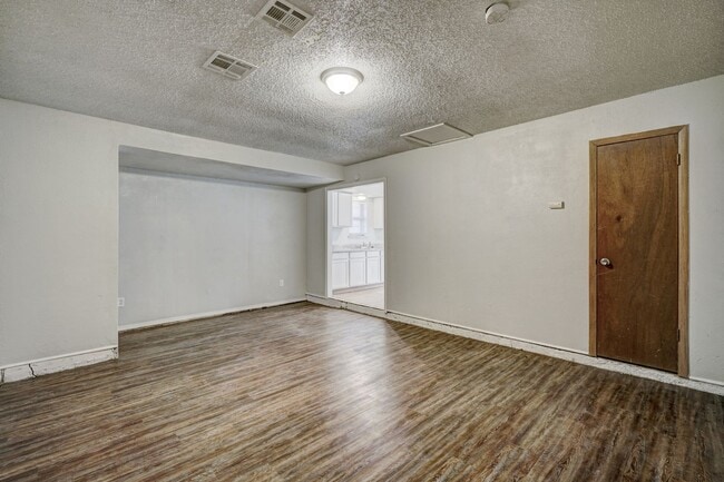 Building Photo - 3 bed 1 bath in Moore!