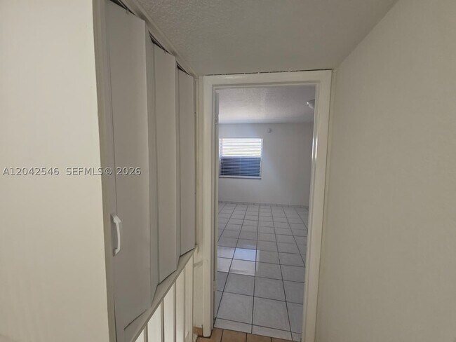 Building Photo - 1560 W 46th St